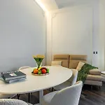 Central Station, Luxury & Modern With All Comfort!