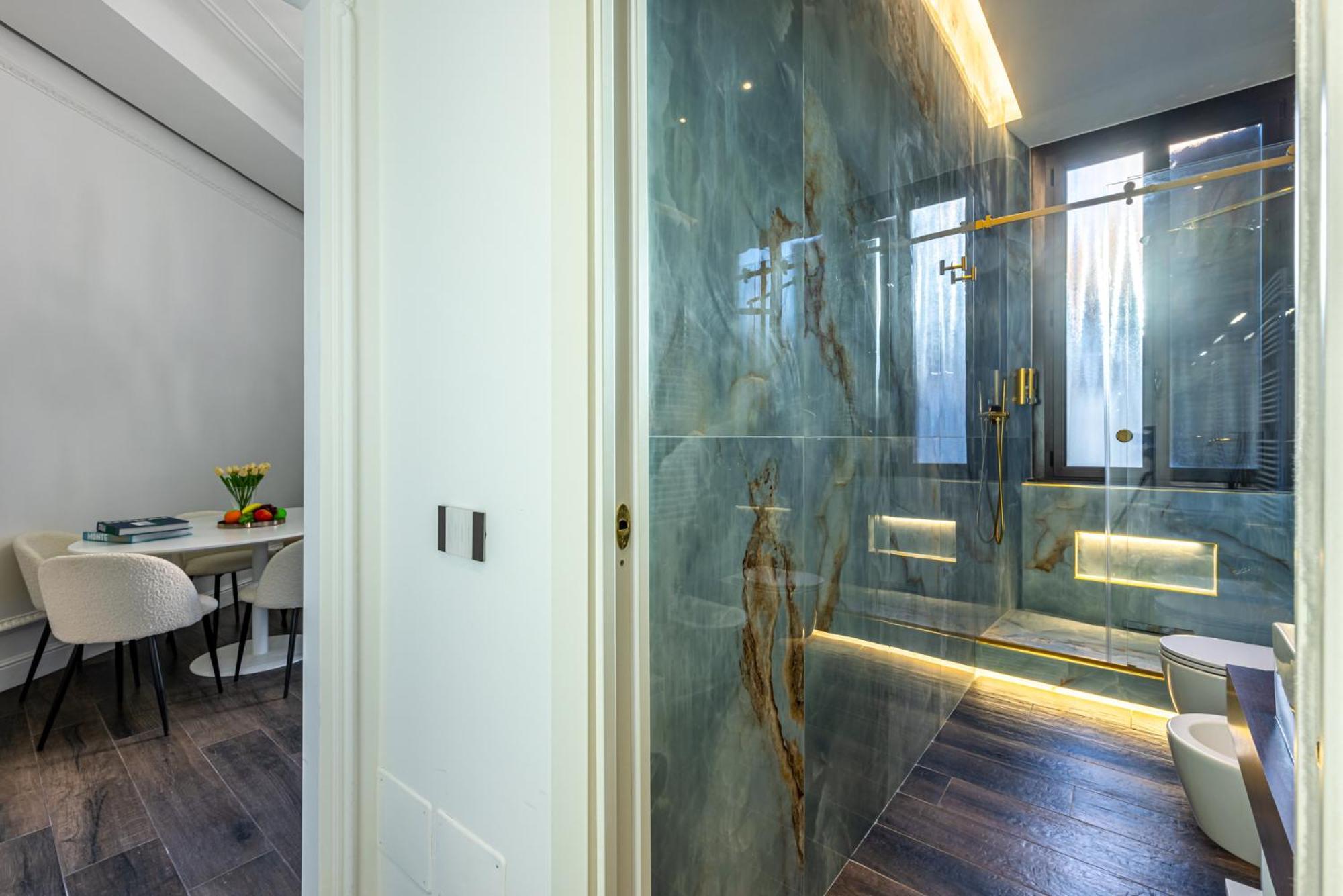 Station, Luxury & Modern With Comfort! Appartamento