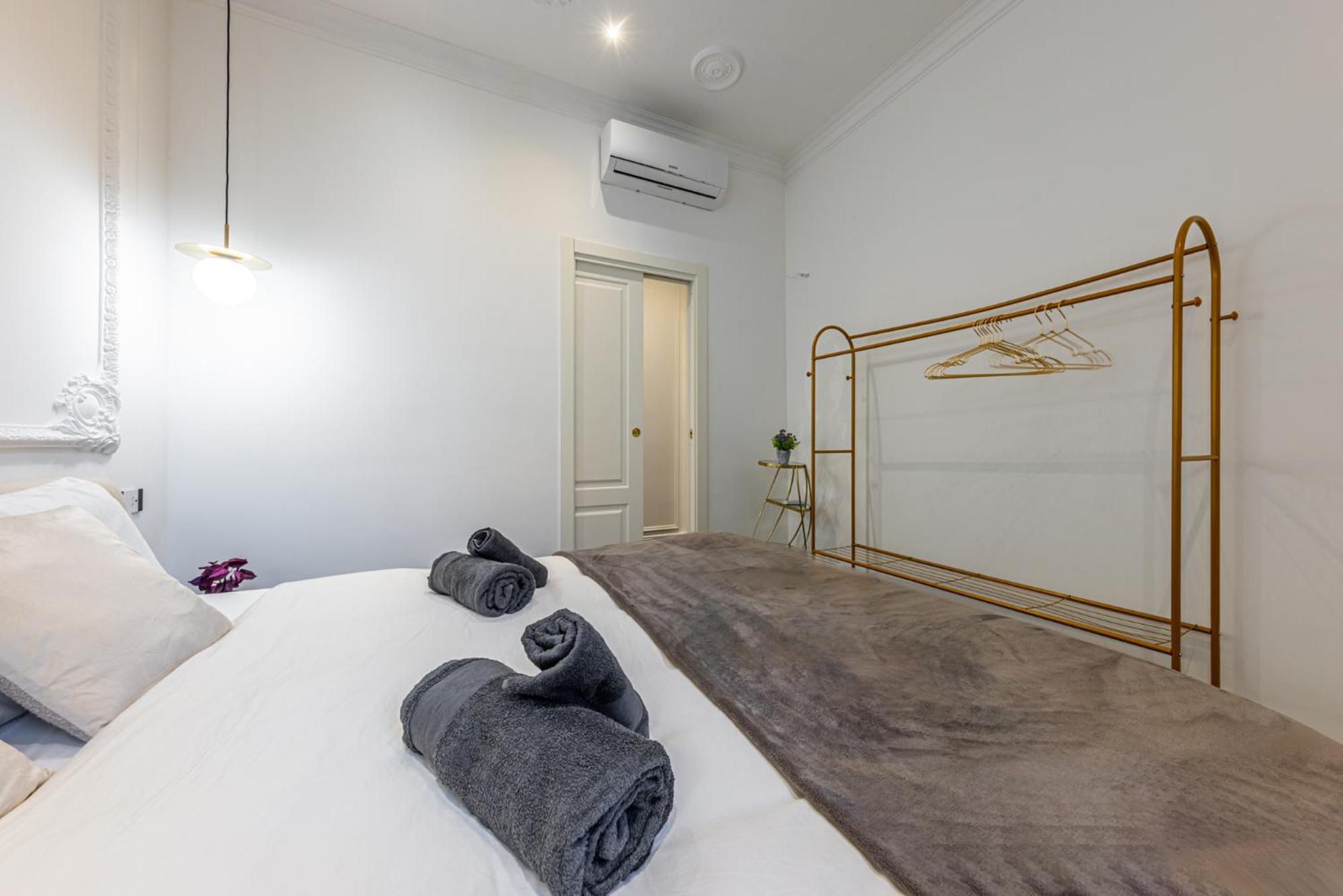 Apartment Station, Luxury & Modern With Comfort! *