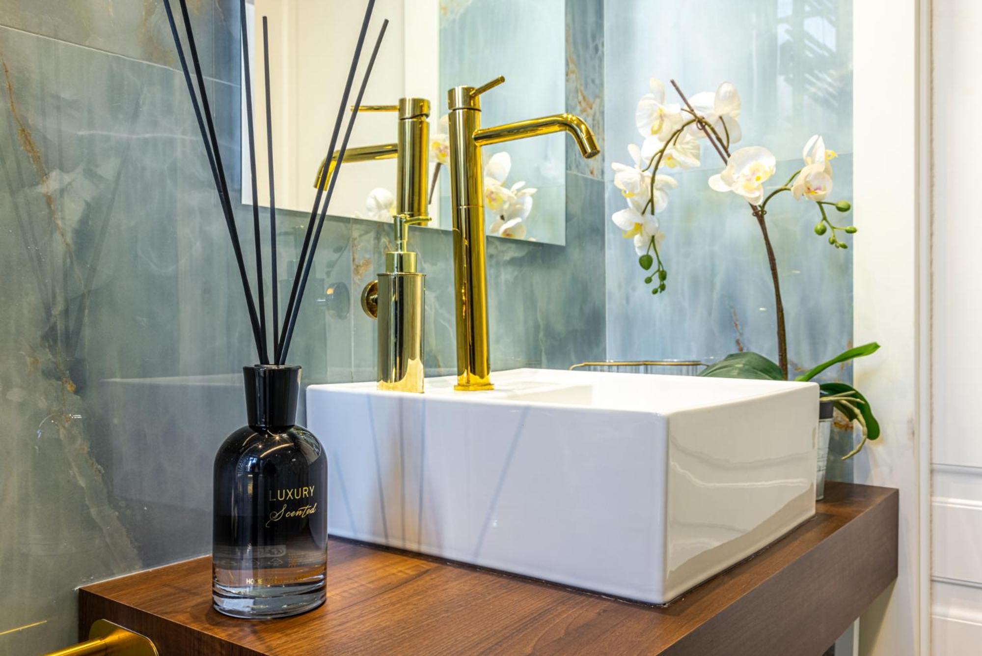 Station, Luxury & Modern With Comfort! Appartamento
