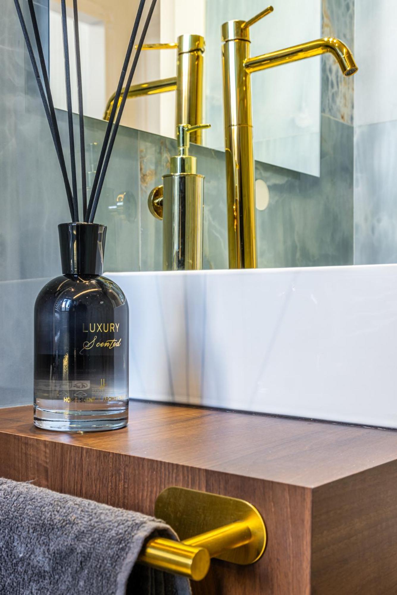 Station, Luxury & Modern With Comfort! Apartment *
