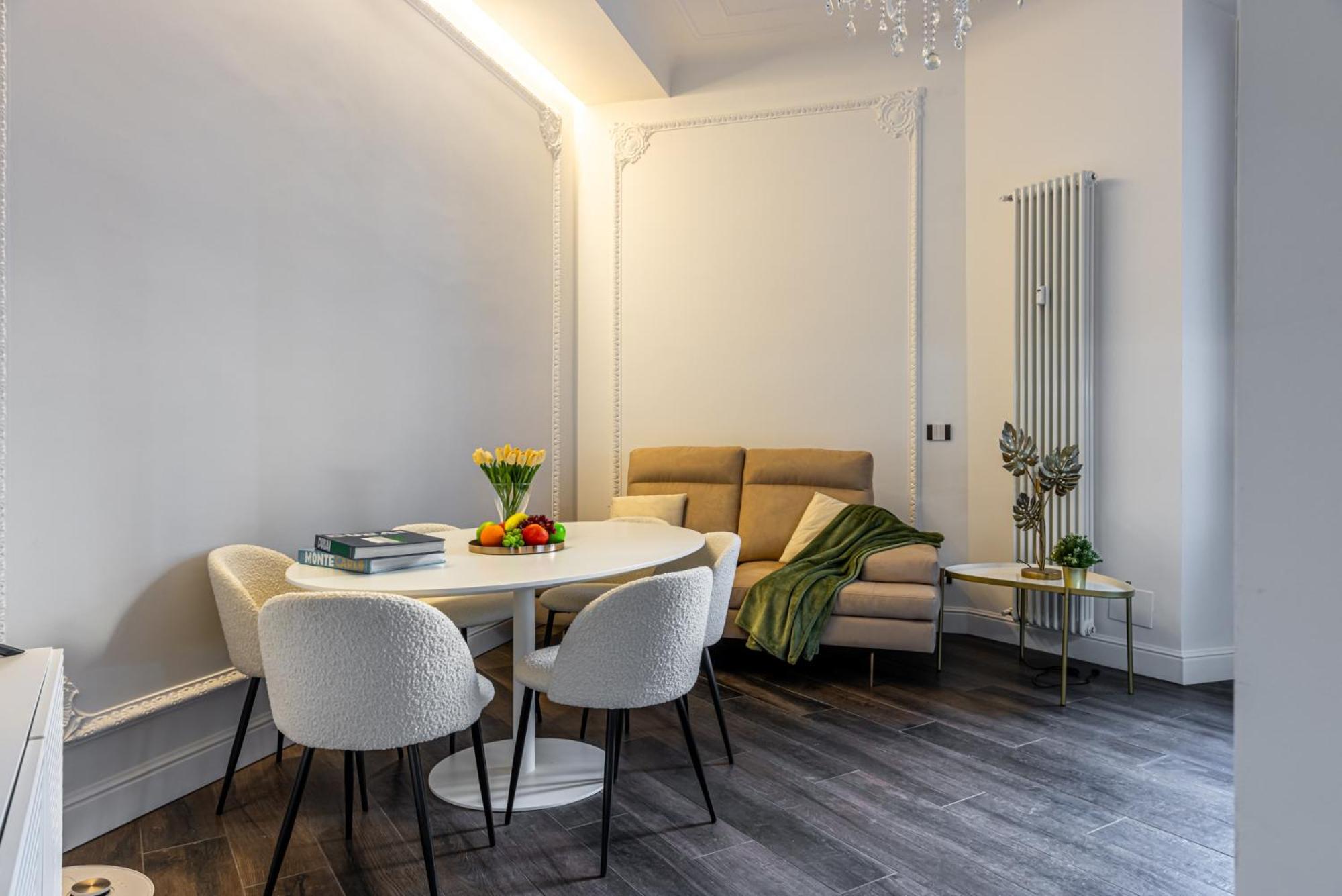 Station, Luxury & Modern With Comfort! *