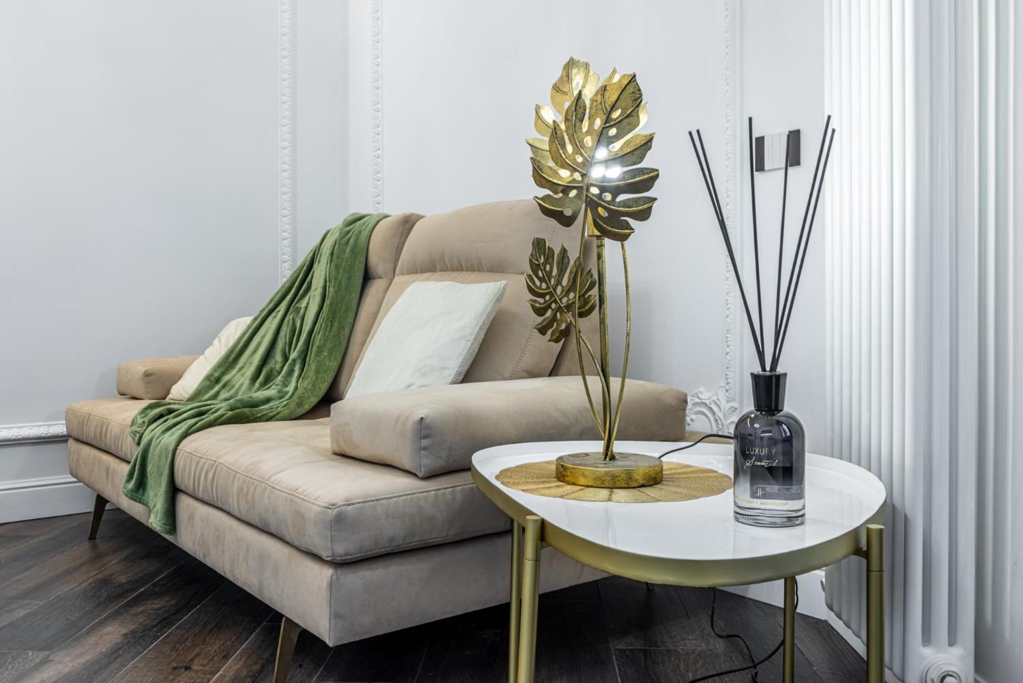 Apartment Station, Luxury & Modern With Comfort!